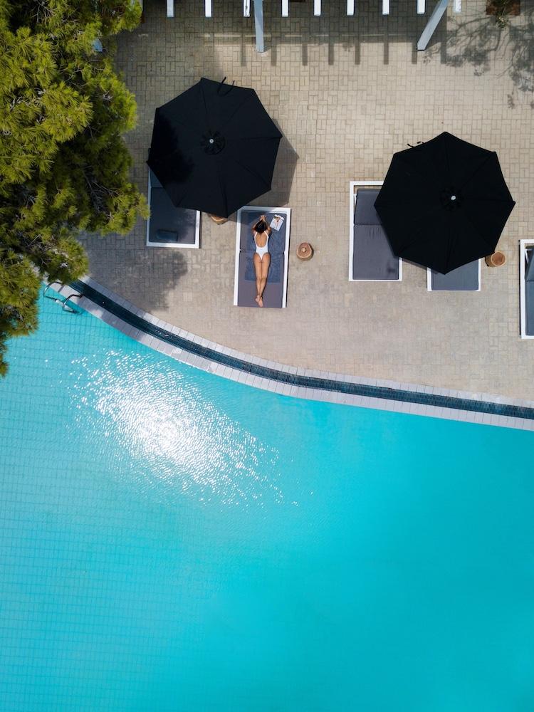 Akra Morea Hotel & Residences モネンバシア エクステリア 写真