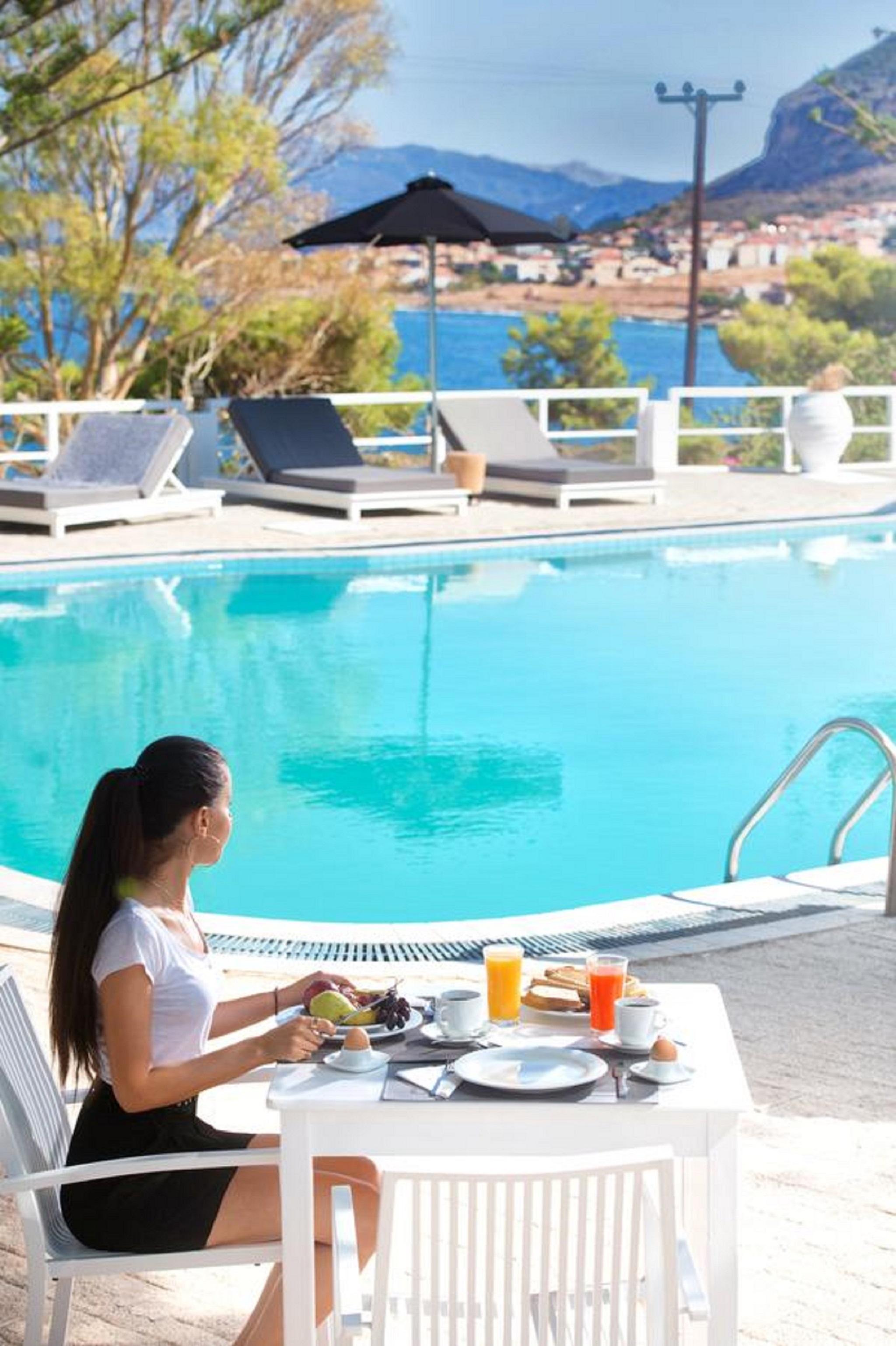 Akra Morea Hotel & Residences モネンバシア エクステリア 写真