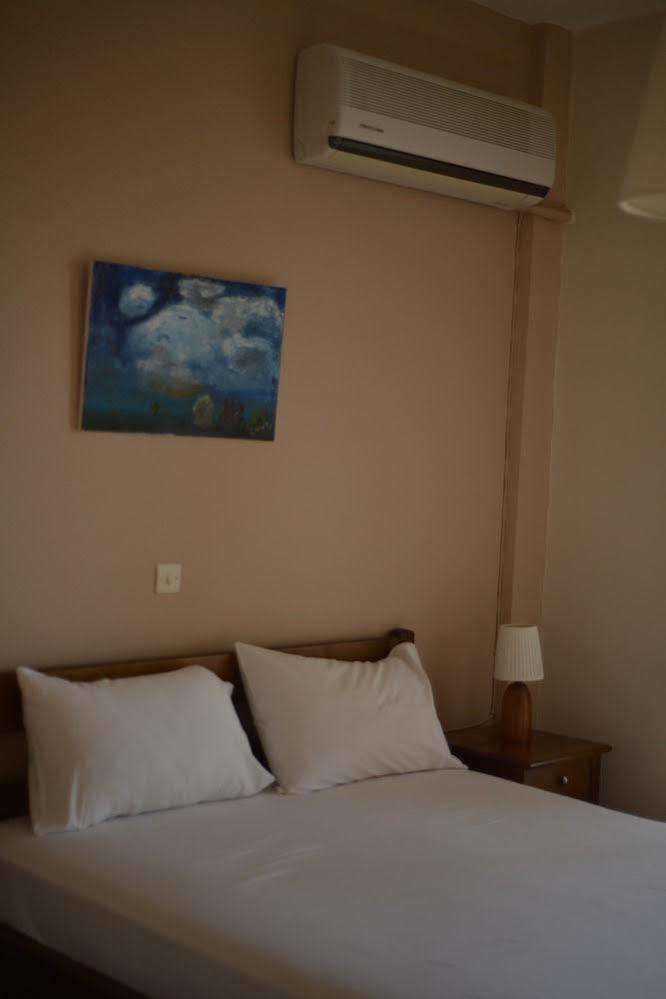 Akra Morea Hotel & Residences モネンバシア エクステリア 写真