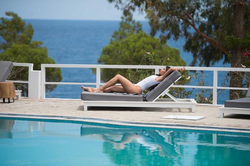 Akra Morea Hotel & Residences モネンバシア エクステリア 写真